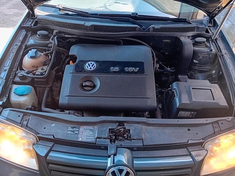 Second-hand VW Bora 105 CP (77 kW) 2003 Gri Berlinǎ