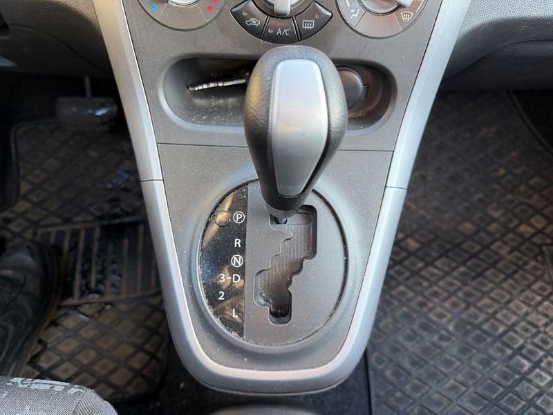 Gebraucht Opel Agila 94 PS (69 kW) 2012 Silber Kleinwagen