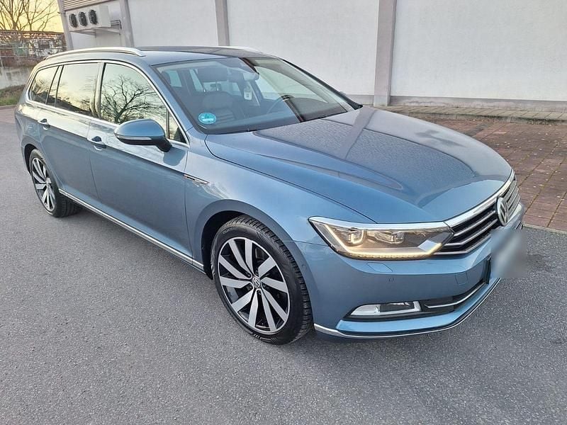 Blau Gebraucht 2018 VW Passat Kombi | 13.400 € (Superpreis) - Bild 1/4