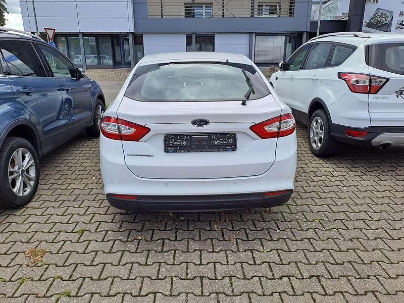 Weiß Gebraucht 2017 Ford Mondeo Business Edition Limousine | 9.000 € (Superpreis) - Bild 1/4