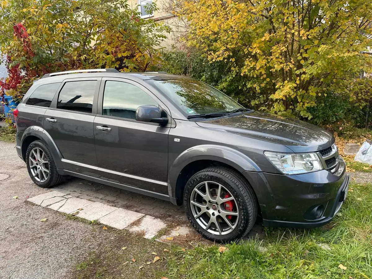 Usado Fiat Freemont 170 CV (125 kW) 2015 Gris SUV