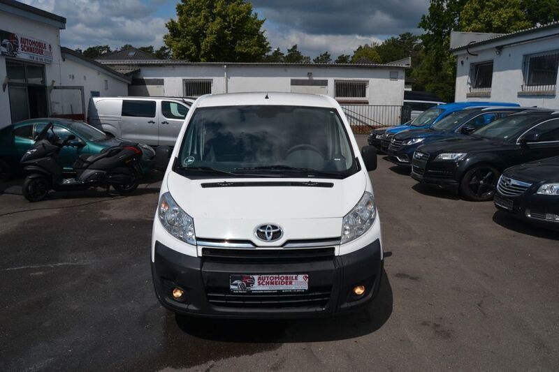 Weiß Gebraucht 2015 Toyota Proace Comfort Van | 3.990 € (Fairer Preis) - Bild 1/4