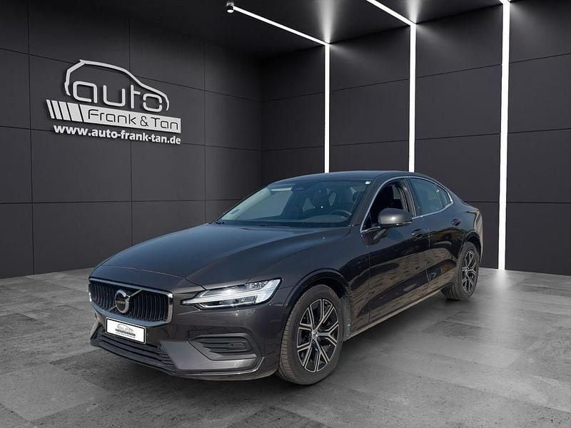 Grau Gebraucht 2024 Volvo S60 Plus Limousine | 32.990 € (Superpreis) - Bild 1/4
