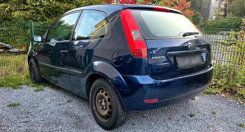 Blau Gebraucht 2005 Ford Fiesta Kleinwagen | 450 € (Superpreis) - Bild 1/4