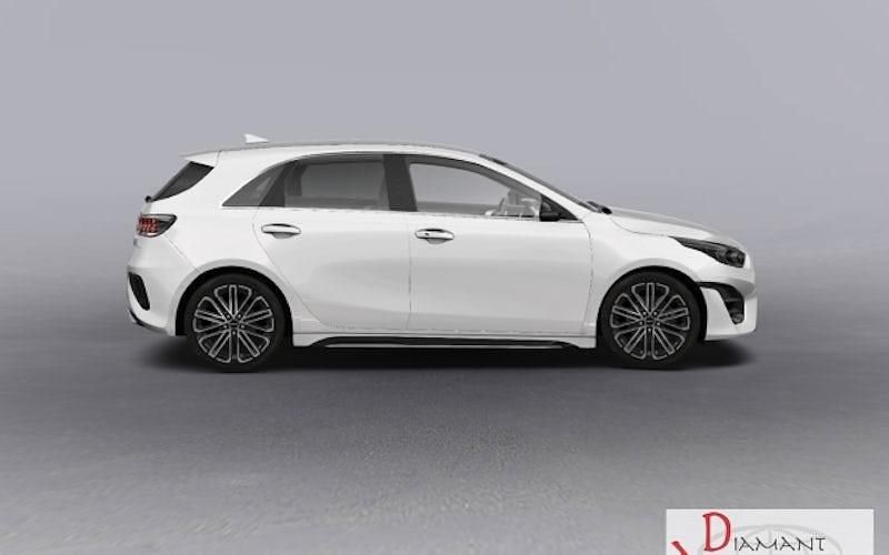 Neu Kia Ceed GT-Line 150 PS (110 kW) 2025 Weiß Kleinwagen