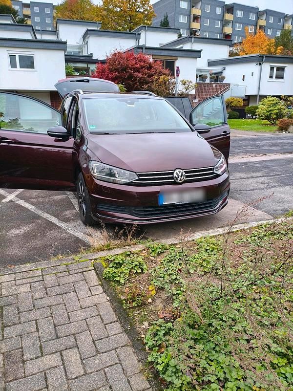 Andere farben Gebraucht 2019 VW Touran IQ Drive Van / Kleinbus | 22.900 € (Fairer Preis) - Bild 1/4