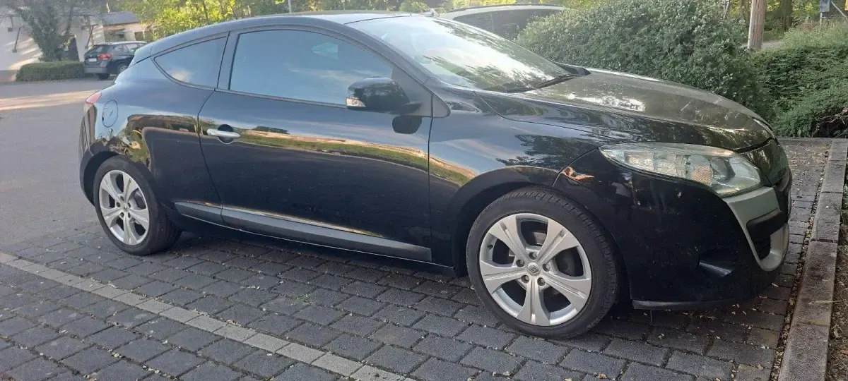Gebraucht Renault Mégane Coupé Dynamique 131 PS (96 kW) 2011 Schwarz Coupé
