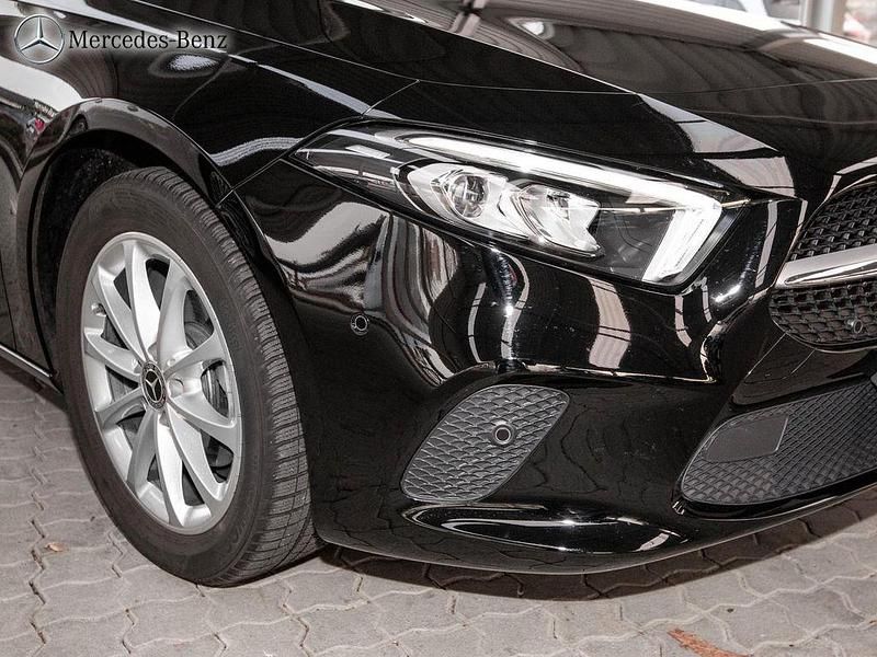 Gebraucht Mercedes A180 Advanced 136 PS (100 kW) 2022 Unilack nachtschwarz Limousine
