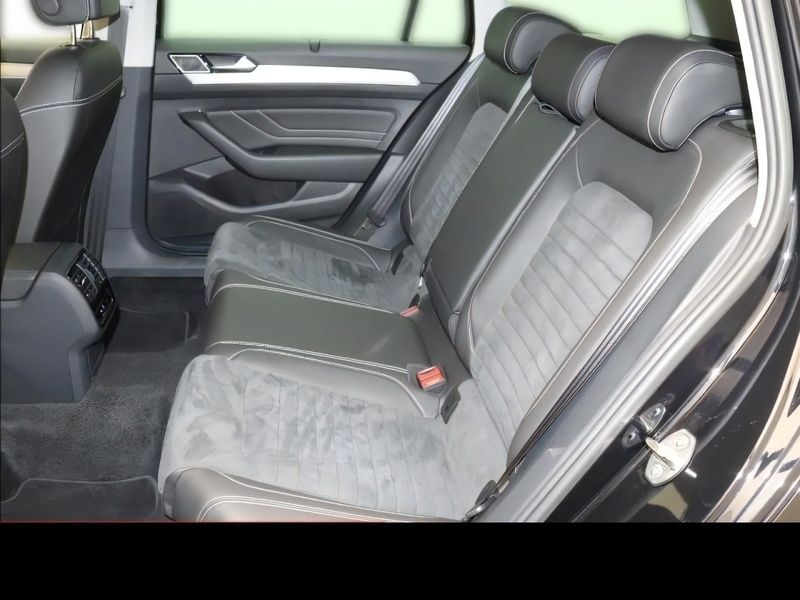Gebraucht VW Passat Elegance 150 PS (110 kW) 2023 Schwarz Kombi