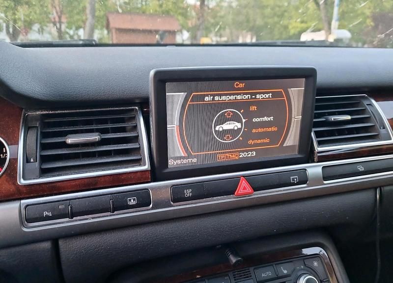 Second-hand Audi A8 326 CP (239 kW) 2005 Albastru Berlinǎ