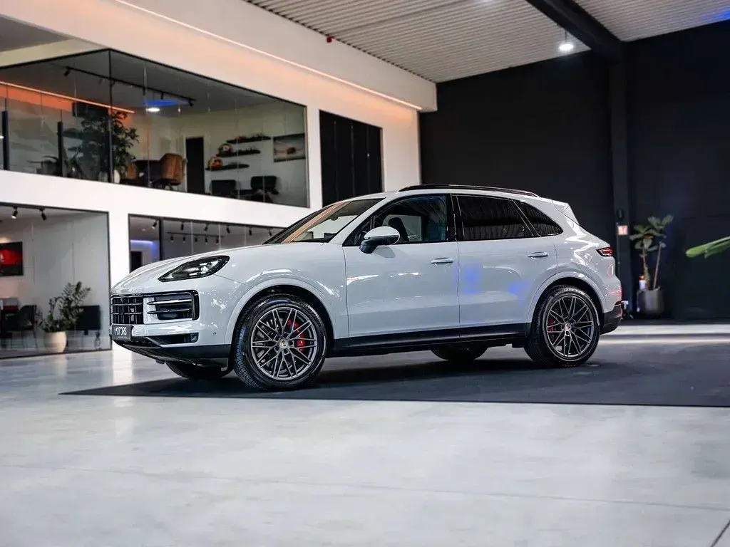 Gebraucht Porsche Cayenne 475 PS (349 kW) 2023 Grau SUV