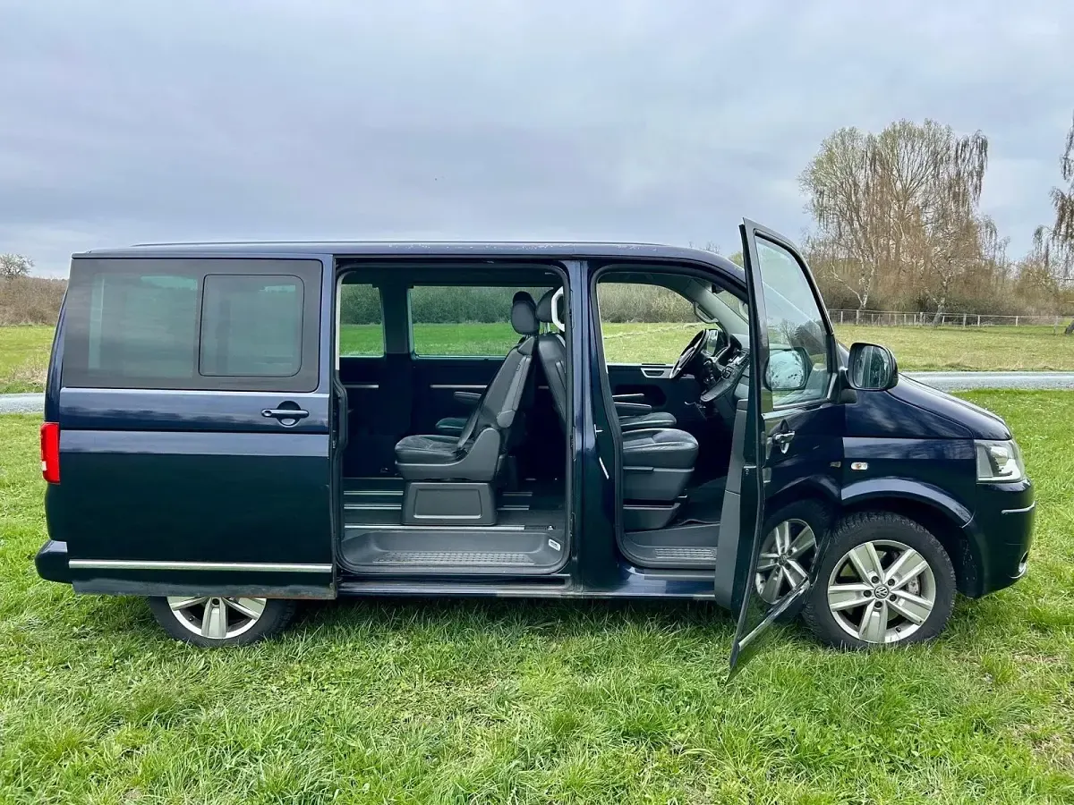 Occasion VW Multivan 180 ch (132 kW) 2012 Bleue Monospace