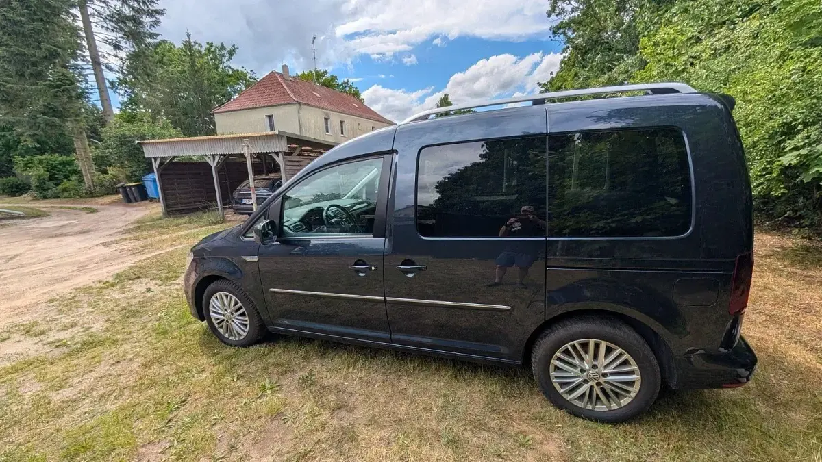 Gebraucht VW Caddy Highline 102 PS (75 kW) 2017 Blau Van / Kleinbus