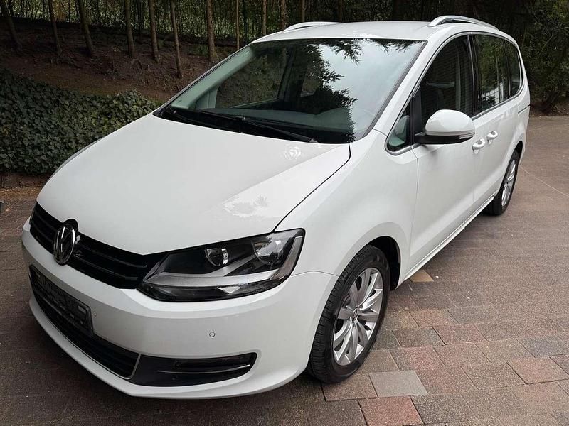 Weiß Gebraucht 2016 VW Sharan Highline Van / Kleinbus | 13.900 € (Superpreis) - Bild 1/4