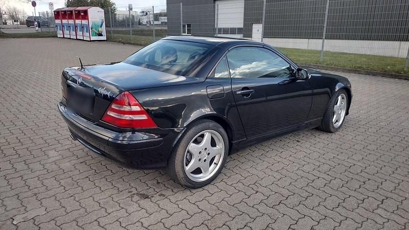 Gebraucht Mercedes SLK320 218 PS (160 kW) 2000 Schwarz Cabrio
