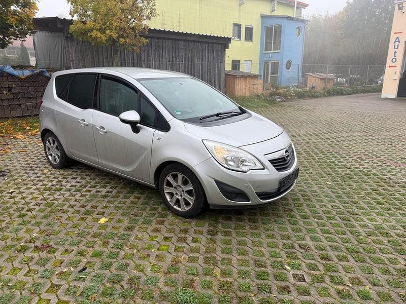 Silber Gebraucht 2011 Opel Meriva Design Edition Van / Kleinbus | 2.750 € (Superpreis) - Bild 1/4