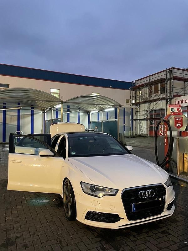 Weiß Gebraucht 2012 Audi A6 S-Line Limousine | 12.000 € (Guter Preis) - Bild 1/4