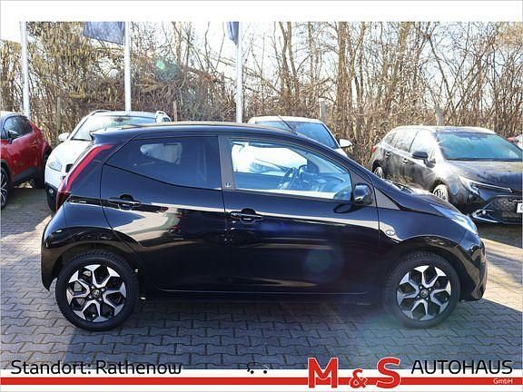 Gebraucht Toyota Aygo Team 72 PS (52 kW) 2021 Midnightschwarz mica Kleinwagen