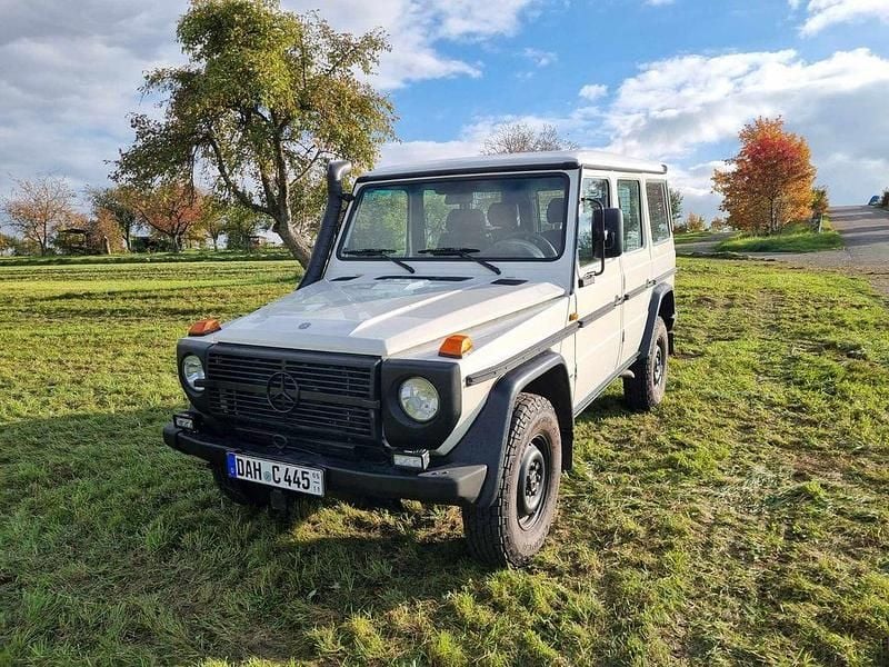 Gebraucht Mercedes G300 184 PS (135 kW) 2011 Weiß SUV