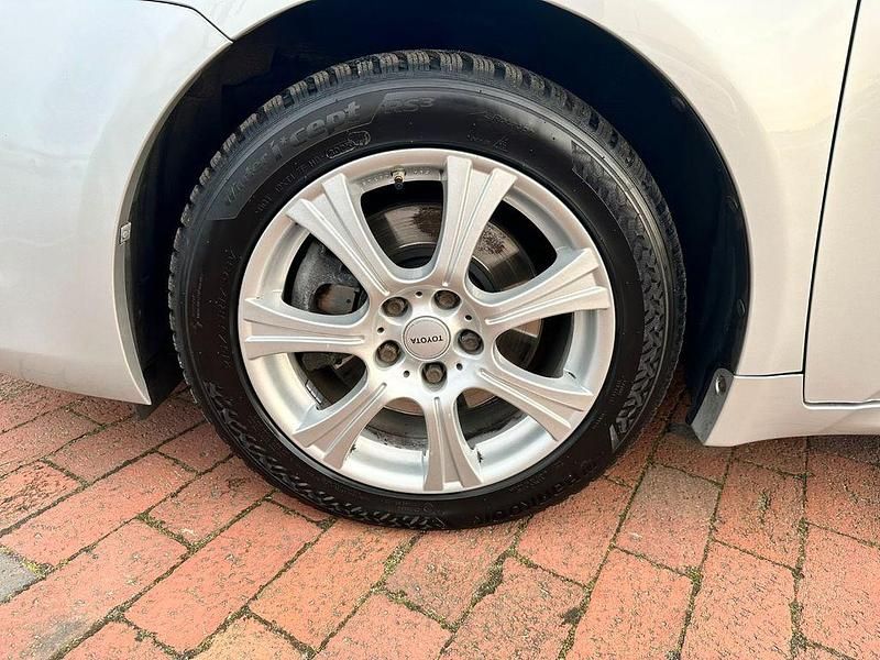 Gebraucht Toyota Avensis Team 143 PS (105 kW) 2017 Silber Kombi