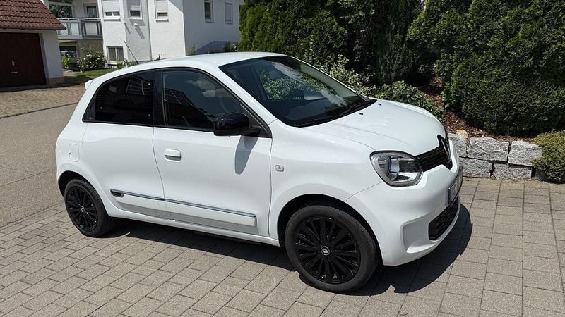 Weiß Gebraucht 2022 Renault Twingo Urban Night Kleinwagen | 11.999 € (Guter Preis) - Bild 1/4