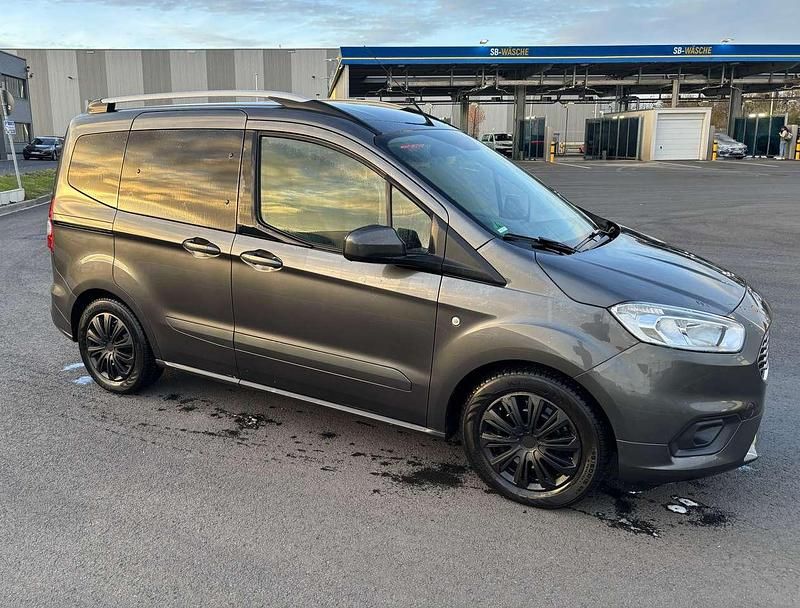 Gebraucht Ford Tourneo Titanium 101 PS (74 kW) 2019 Grau Kombi