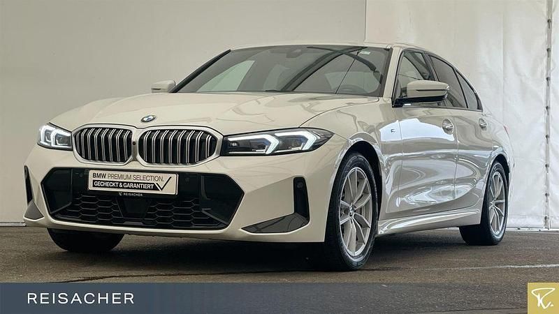 Weiß Gebraucht 2024 BMW 330 M Sport Limousine | 48.349 € (Fairer Preis) - Bild 1/4