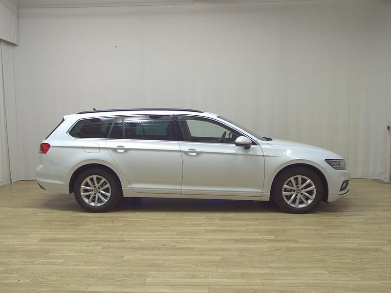 Gebraucht VW Passat Business 150 PS (110 kW) 2022 Weiss Kombi