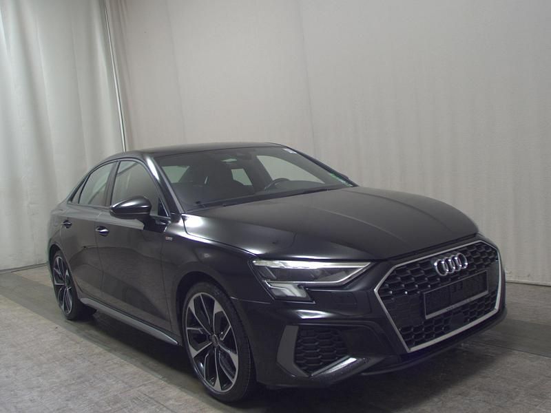 Second-hand Audi A3 S-Line 150 CP (110 kW) 2023 Negru Berlinǎ