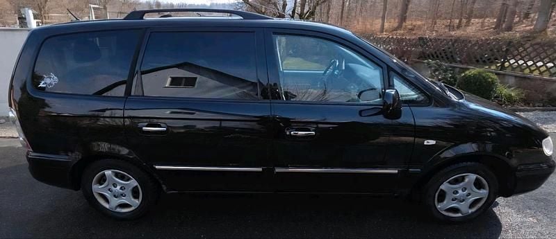 Gebraucht Hyundai Trajet 138 PS (101 kW) 2008 Schwarz Van / Kleinbus