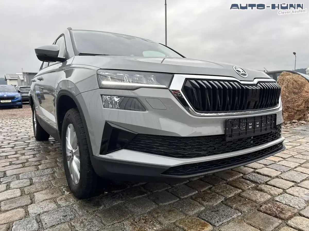 Neu Skoda Karoq Selection 150 PS (110 kW) 2025 Graphitgrau metallic SUV