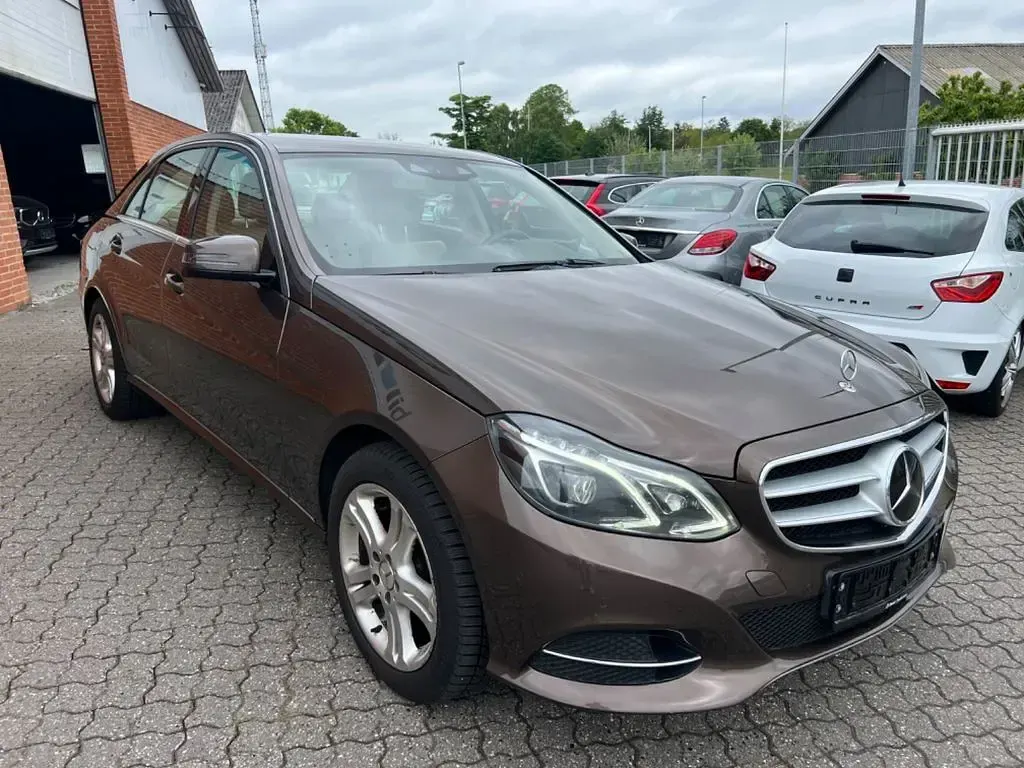 Gebraucht Mercedes E350 252 PS (185 kW) 2013 Braun Limousine