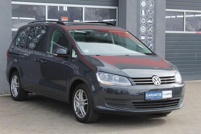 Gebraucht VW Sharan Trendline 140 PS (102 kW) 2011 Grau Van / Kleinbus
