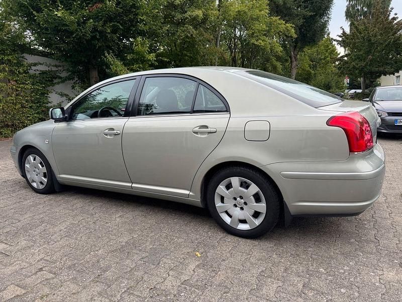 Grün Gebraucht 2004 Toyota Avensis Executive Limousine | 3.990 € (Fairer Preis) - Bild 1/4