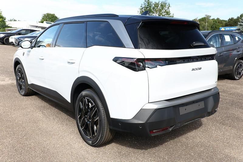 Neu Peugeot 5008 GT 145 PS (106 kW) 2025 Okenit weiß metallic Van / Kleinbus