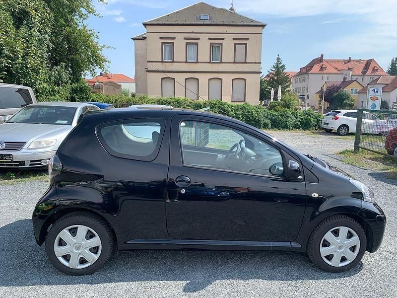 Gebraucht Toyota Aygo 68 PS (50 kW) 2009 Schwarz Kleinwagen