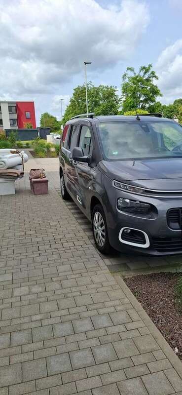 Grau Gebraucht 2020 Citroën Berlingo PureTech Van / Kleinbus | 22.999 € (Fairer Preis) - Bild 1/4