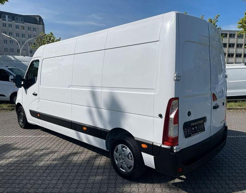 Second-hand Renault Master 170 CP (125 kW) 2019 Alb Monovolum