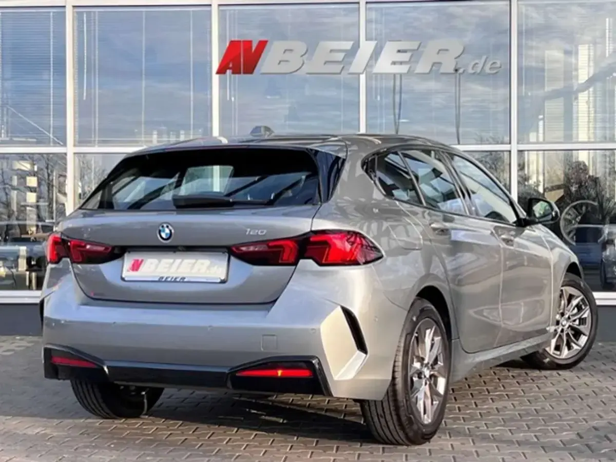 Używany BMW 120 170 KM (125 kW) 2024 Szary Hatchback