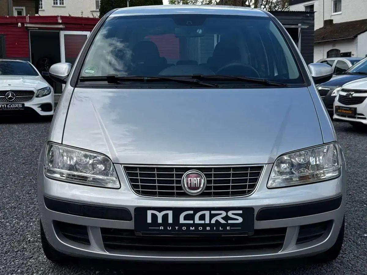 Gebraucht Lancia Musa 95 PS (69 kW) 2011 Silber Van / Kleinbus