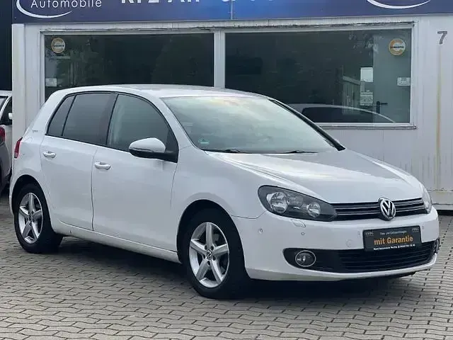 Gebraucht VW Golf VI Team 115 PS (84 kW) 2010 Weiß Kleinwagen
