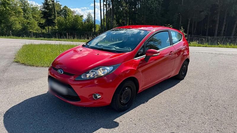 Rot Gebraucht 2012 Ford Fiesta Kleinwagen | 2.360 € (Fairer Preis) - Bild 1/4