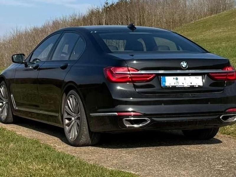 Gebraucht BMW 740 Shadowline 320 PS (235 kW) 2016 Schwarz Limousine