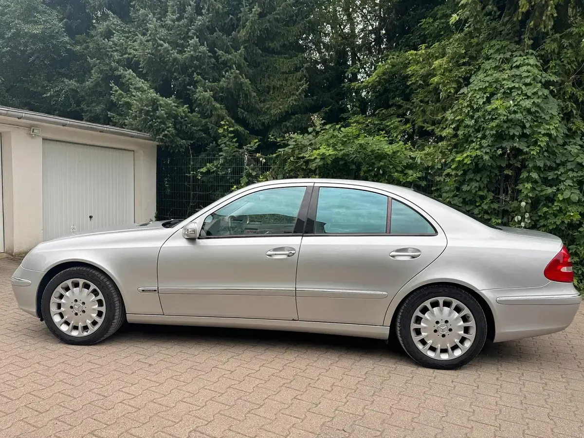 Gebraucht Mercedes E500 Elegance 306 PS (225 kW) 2004 Silber Limousine