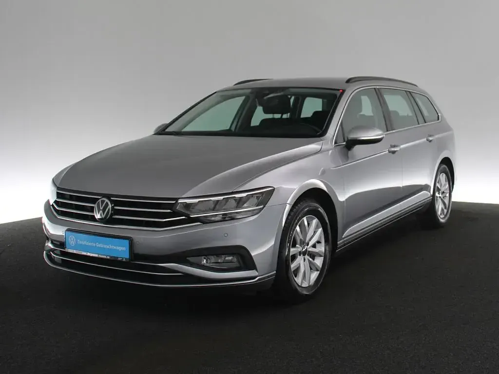 Gebraucht VW Passat Business 150 PS (110 kW) 2023 Silber / pyrit silber Kombi
