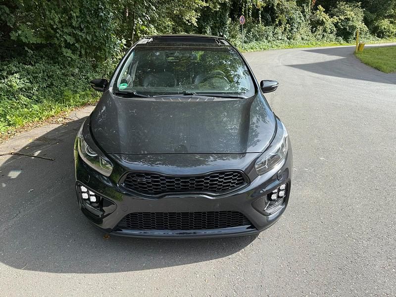 Schwarz Gebraucht 2014 Kia Ceed GT-Track Limousine | 10.150 € (Fairer Preis) - Bild 1/4
