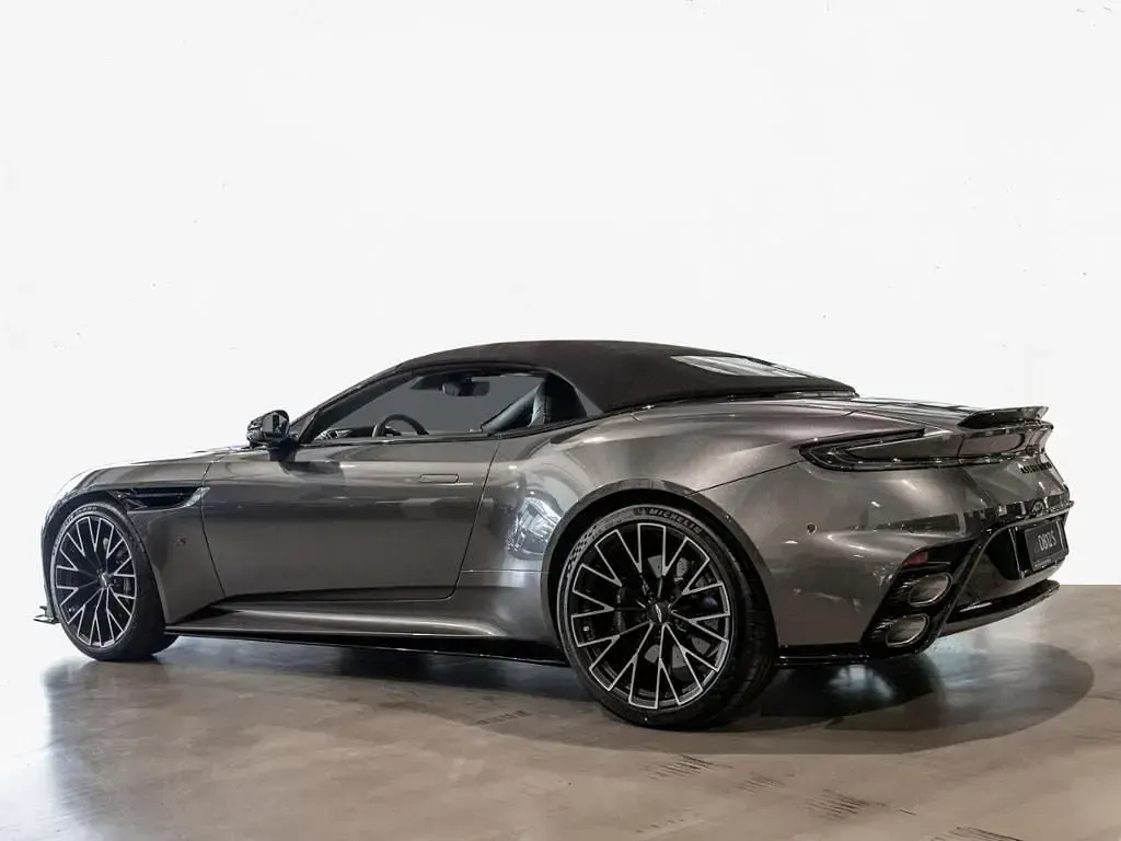 Neu Aston Martin DB12 700 PS (514 kW) 2026 Silber Cabrio