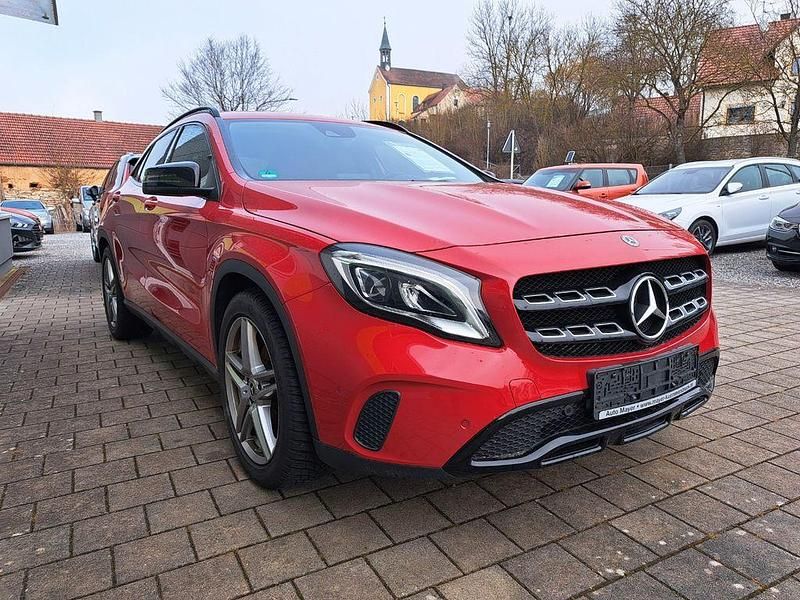 Gebraucht Mercedes GLA220 184 PS (135 kW) 2019 Jupiterrot uni SUV