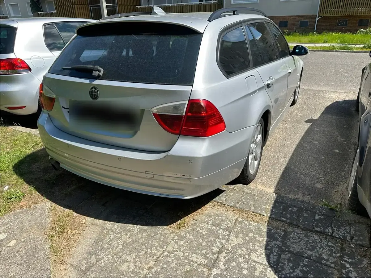 Gebraucht BMW 320 129 PS (94 kW) 2007 Silber Kombi