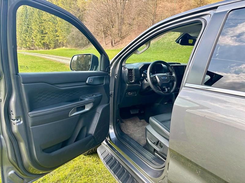 Gebraucht Ford Ranger Limited 170 PS (125 kW) 2023 Grau Pickup